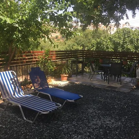 With Garden Lejlighed Paphos