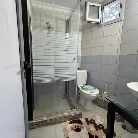 With Garden Lejlighed Paphos