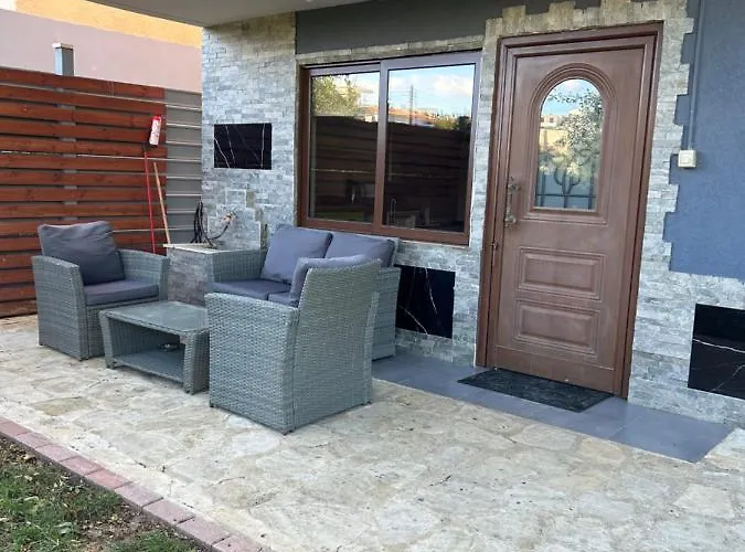 With Garden Πάφος